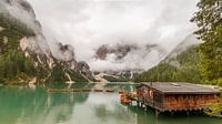 Lago di Braies in de Dolomieten. van Menno Schaefer thumbnail