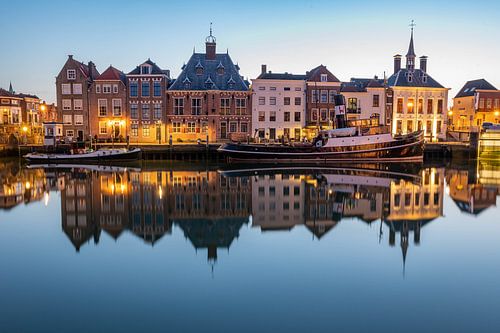Spiegel der Geschichte – Holländische Häuser und historische Schiffe
