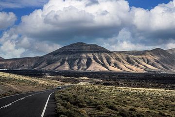 Vulkaanlandschap Lanzarote van Hans Vos Fotografie