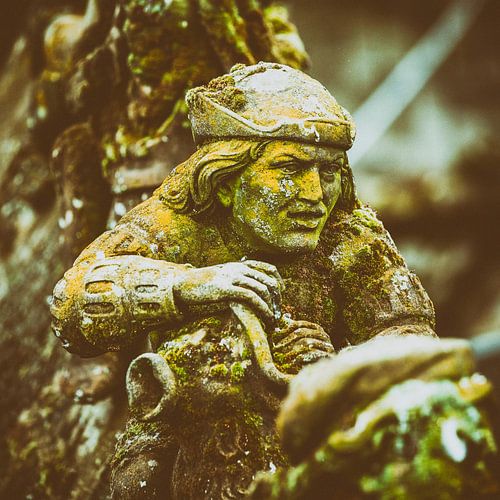 The aerial sculptures of St. John's Cathedral in 's-Hertogenbosch