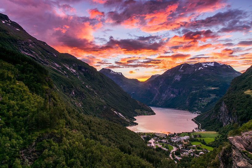 Geiranger Sunset van Bart Berendsen