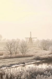 Blick auf eine alte Windmühle in der Stadt Kampen