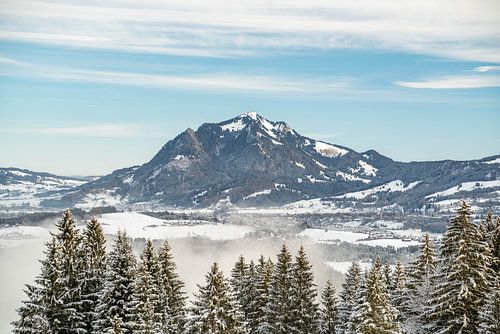 Winteruitzicht op de Grünten vanuit Bolsterlang