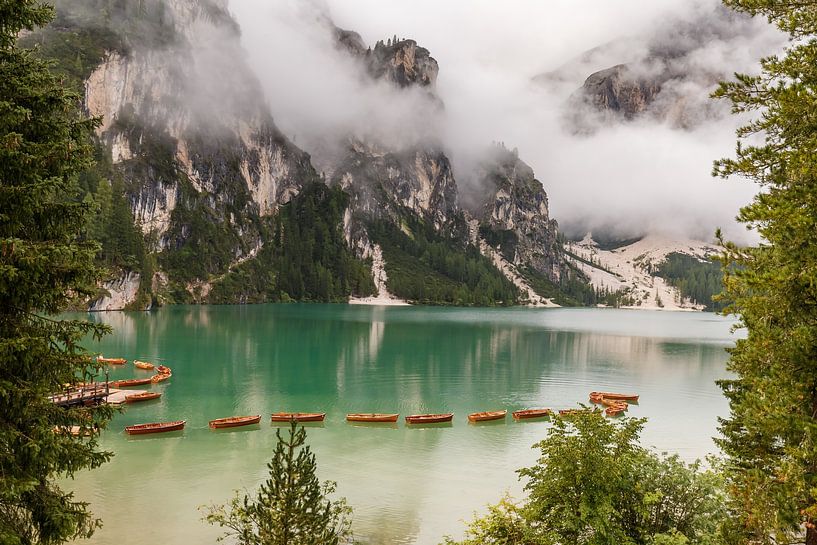 Lago di Braies dans les Dolomites. par Menno Schaefer