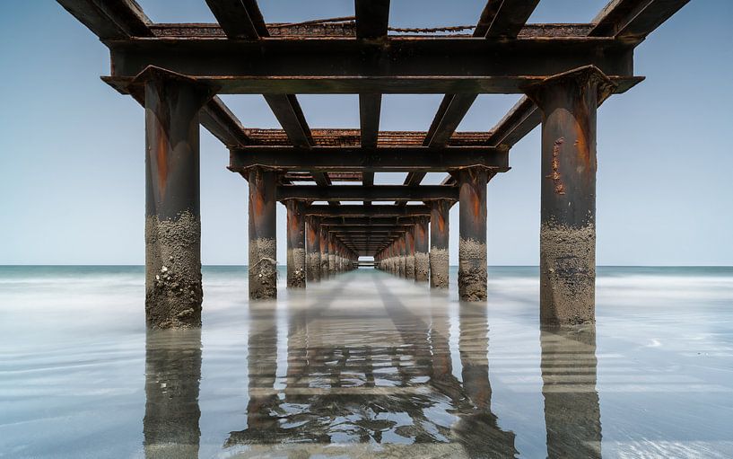 Old pier by Martijn Kort