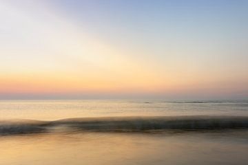 kleurrijke zonsopgang aan de kust