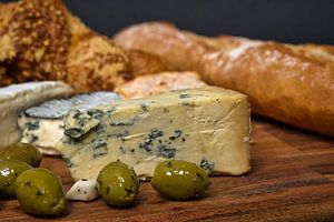 Stillleben - Tisch mit französischem Käse