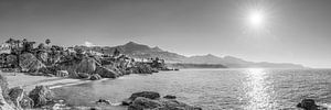 Sommer an der Costa del Sol in schwarz-weiß
