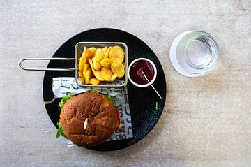 Hamburger with jacket potatoes: tasty! by Werner Lerooy