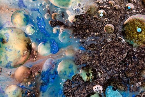 Surrealistisch beeld van planeten in het heelal