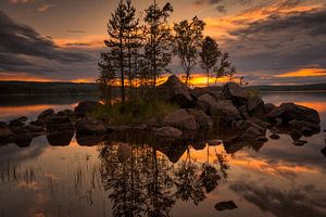 Sunset at the lake by Gerben Noortman