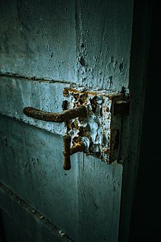 La poignée de porte rouillée - éphémère et dégradation dans un lieu perdu