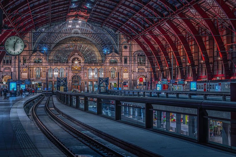 Antwerp Central Station by Dennis Donders