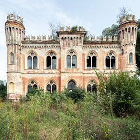 Verlaten plaatsen - Het kasteel op het platteland van Times of Impermanence