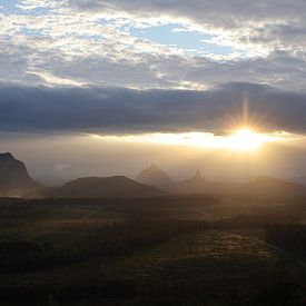 Sunset ,Glasshouse Mountains , Queensland, Australia von Frank Fichtmüller