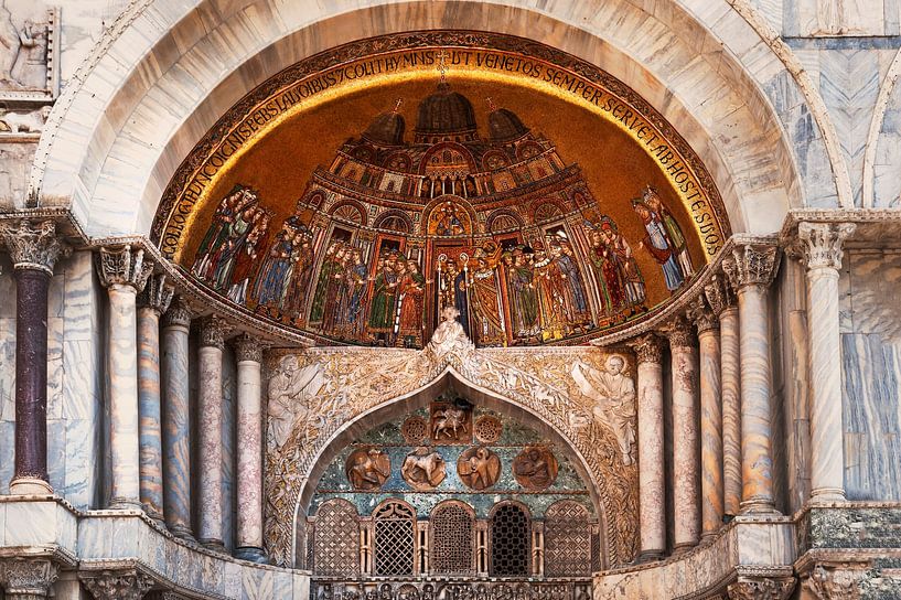 Détail de la basilique Saint-Marc sur la place Saint-Marc à Venise par Anouschka Hendriks