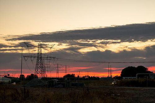 Avondlicht langs de snelweg