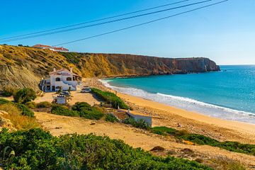 Kustlijn in het uiterste puntje van de portugese kust bij Sagres in de Algarve van Ivo de Rooij