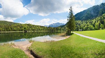 schilderachtig Ferchensee meer, lentelandschap Beieren van SusaZoom
