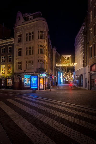 Beleuchtung der Kalverstraat in amsterdam bei Nacht von Bart Ros