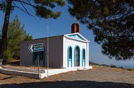 Alte weiße Kirche auf Samos von Elly Damen Miniaturansicht