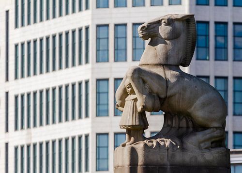 Meisje met Steigerend Paard