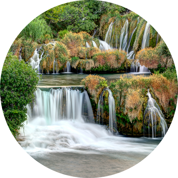 Waterval in Krka Nationaal Park Kroatie van Wim Slootweg