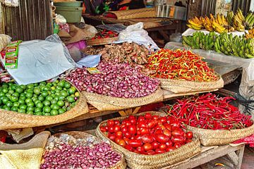 Pasar in Indonesia by Eduard Lamping