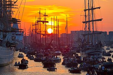 Coucher de soleil au cours de Sail Amsterdam sur Anton de Zeeuw
