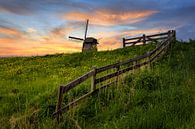Holländische Mühle mit Zaun bei Sonnenuntergang von Peter Bolman Miniaturansicht