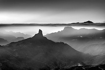 Landschap op Gran Canaria bij zonsondergang. Zwart en wit. van Manfred Voss, Schwarz-weiss Fotografie
