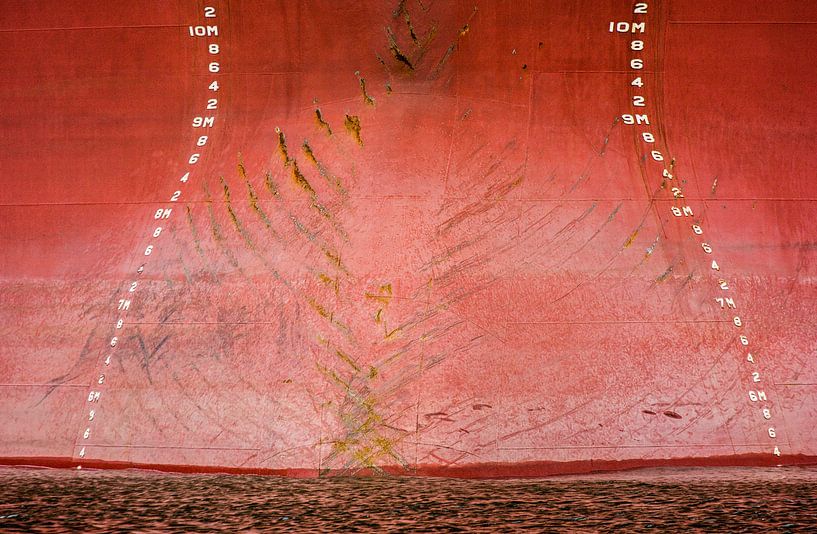 Avant du navire dans le port avec les rails de l'ancre. par scheepskijkerhavenfotografie