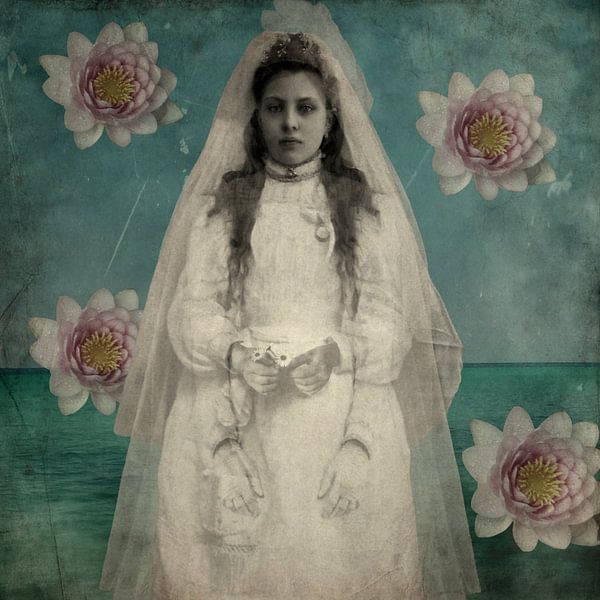 Vintage beauty with water lilies by Yvonne Zeldenthuis