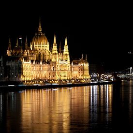 Budapest At Night Panorama van Marika Fugee