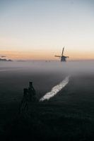 Foggy sunrise at the mill crossing in Aarlanderveen
