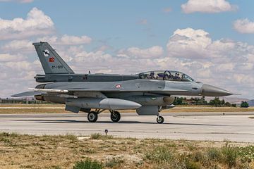 Lockheed Martin F-16D Fighting Falcon Turkse luchtmacht. van Jaap van den Berg
