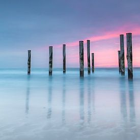 Serene Rust aan de kust! van Maikel Dijkhuis