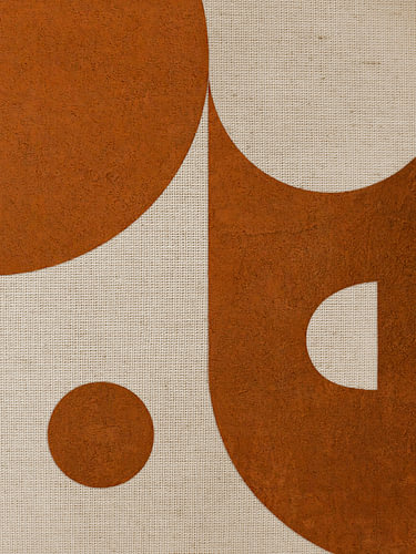 Œuvre d'art scandinave abstraite avec des formes en terre cuite et une texture en lin