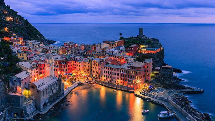 Vernazza is one of the five towns that make up the Cinque Terre  von Henk Meijer Photography