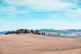 "Tuscany's Living Masterpiece: The Magic of the Hills" by Chantal Goos
