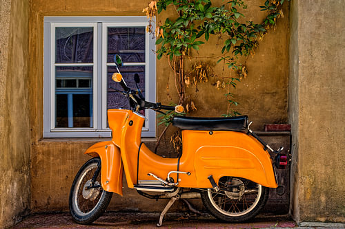 Gouden legende – Simson Schwalbe met vintage charme van artpictures.de