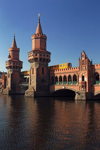Oberbaumbrücke Berlijn met ondergrondse trein