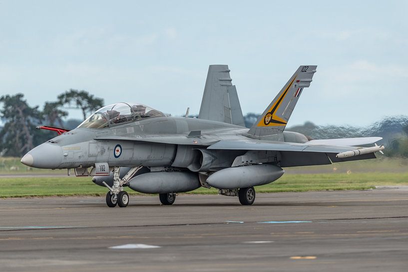 Eine McDonnell Douglas F/A-18B Hornet der Royal Australian Air Force (RAAF) ist soeben auf dem RNZAF von Jaap van den Berg