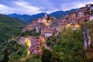 Abend in Apricale, Italien