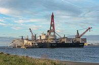 Het grootste schip ter wereld: Pioneering Spirit. van Jaap van den Berg thumbnail