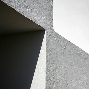 Graphic lines in corner wall