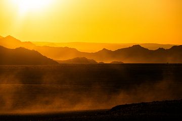 Zonsondergang Namibië Afrika van Judith Adriaansen