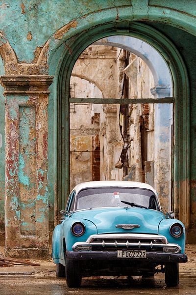 CUBA - Oldtimer et bâtiment délabré - La Havane par Marianne Ottemann - OTTI