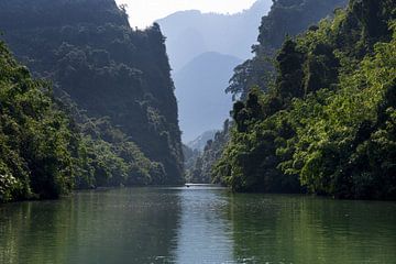 Rivière Song Lo à Ha Giang au Vietnam