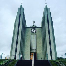 Akureyrarkirkja by Luke Bulters